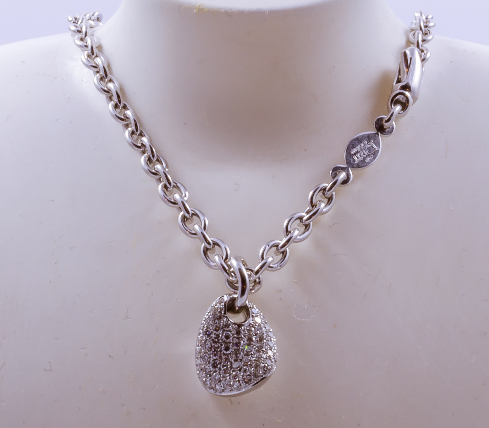 Collier et son pendentif pavé de diamants (59/7)